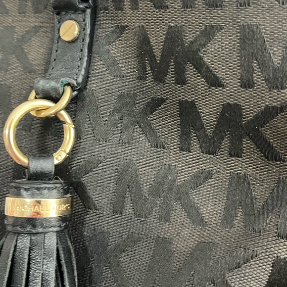 Michael Kors Jet Set Tassel Chain Tote - Picture 13 of 14